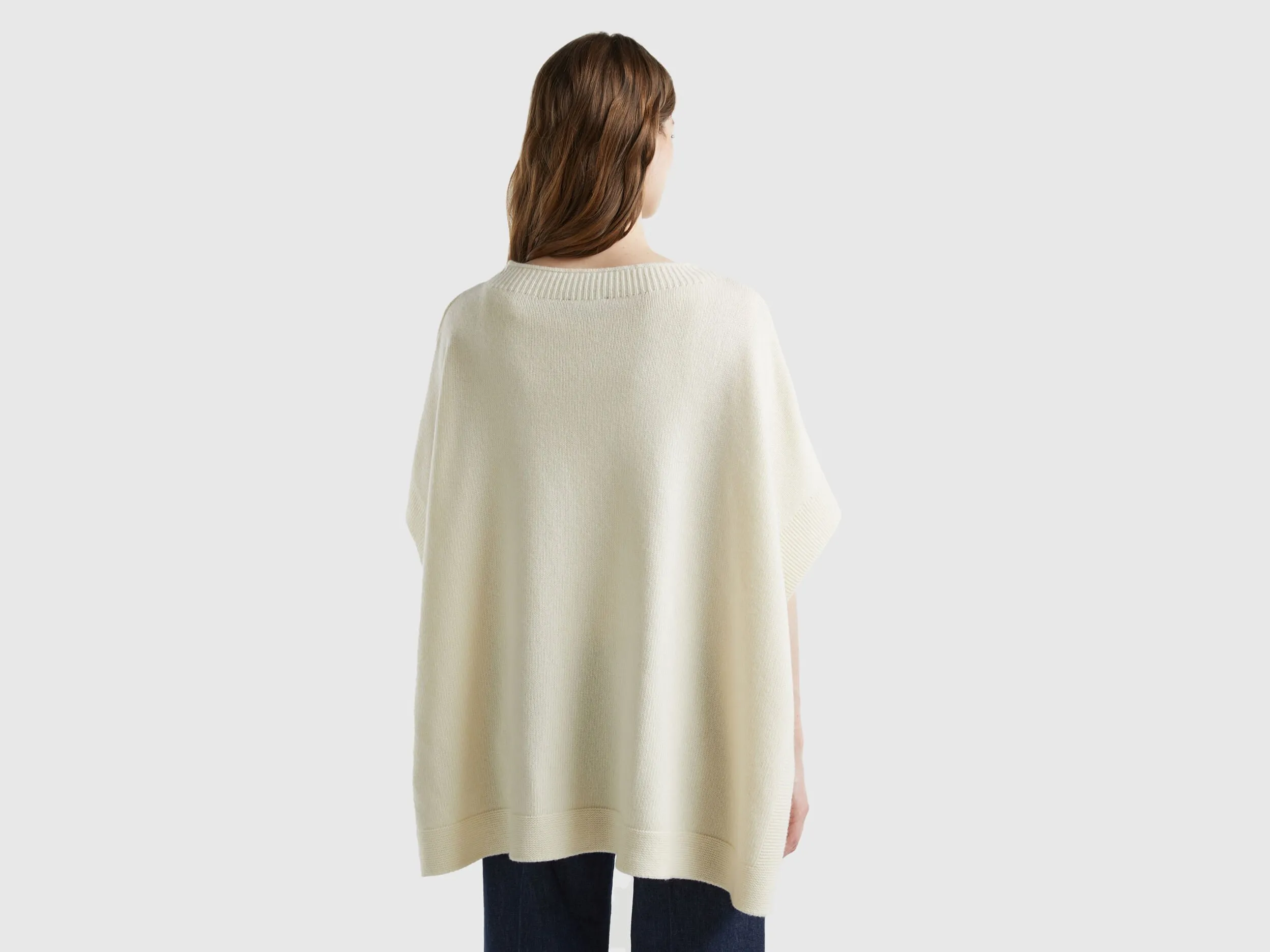 Cape with boat neck - Creamy White | Benetton