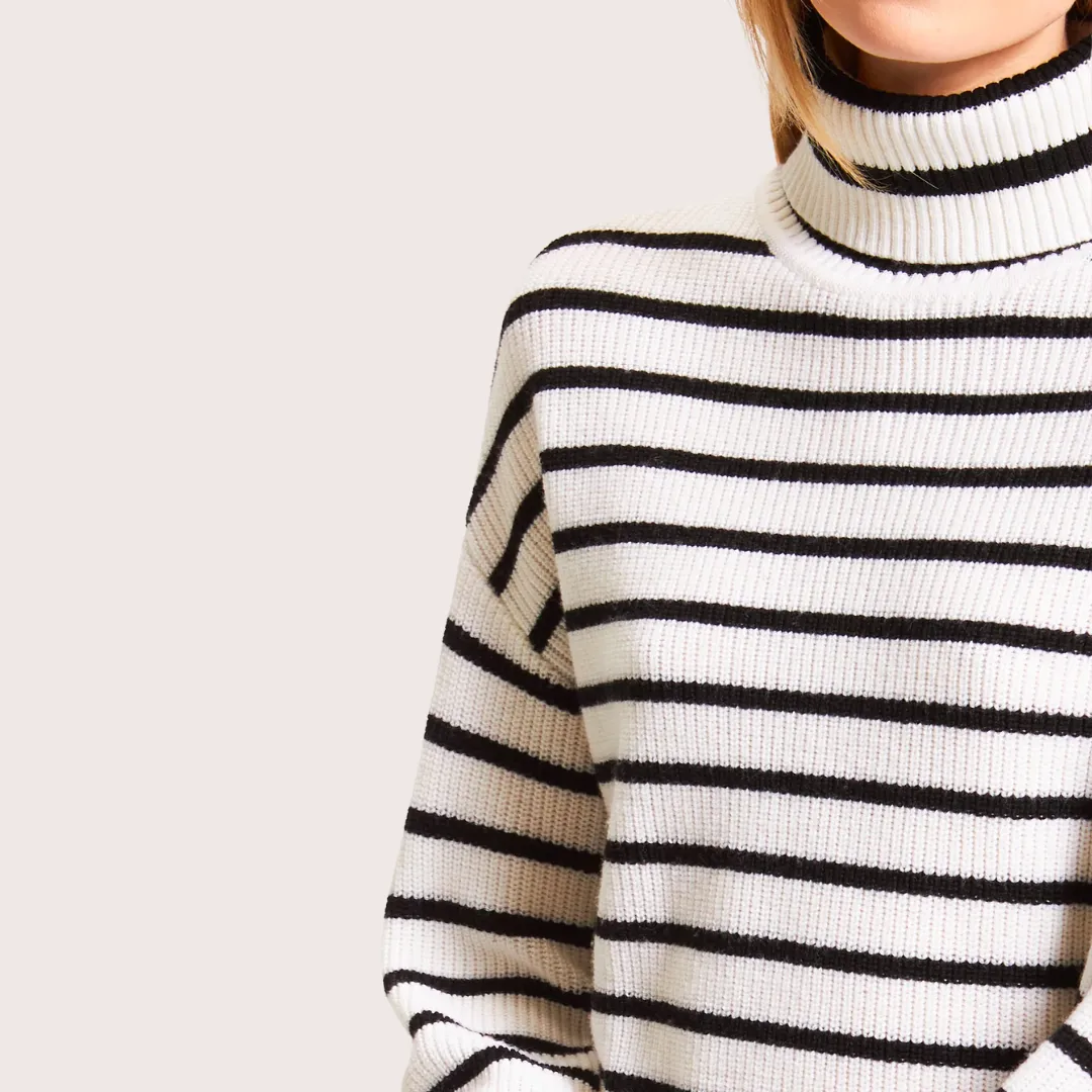 Cropped Merino Turtleneck Sweater (Snowflake)