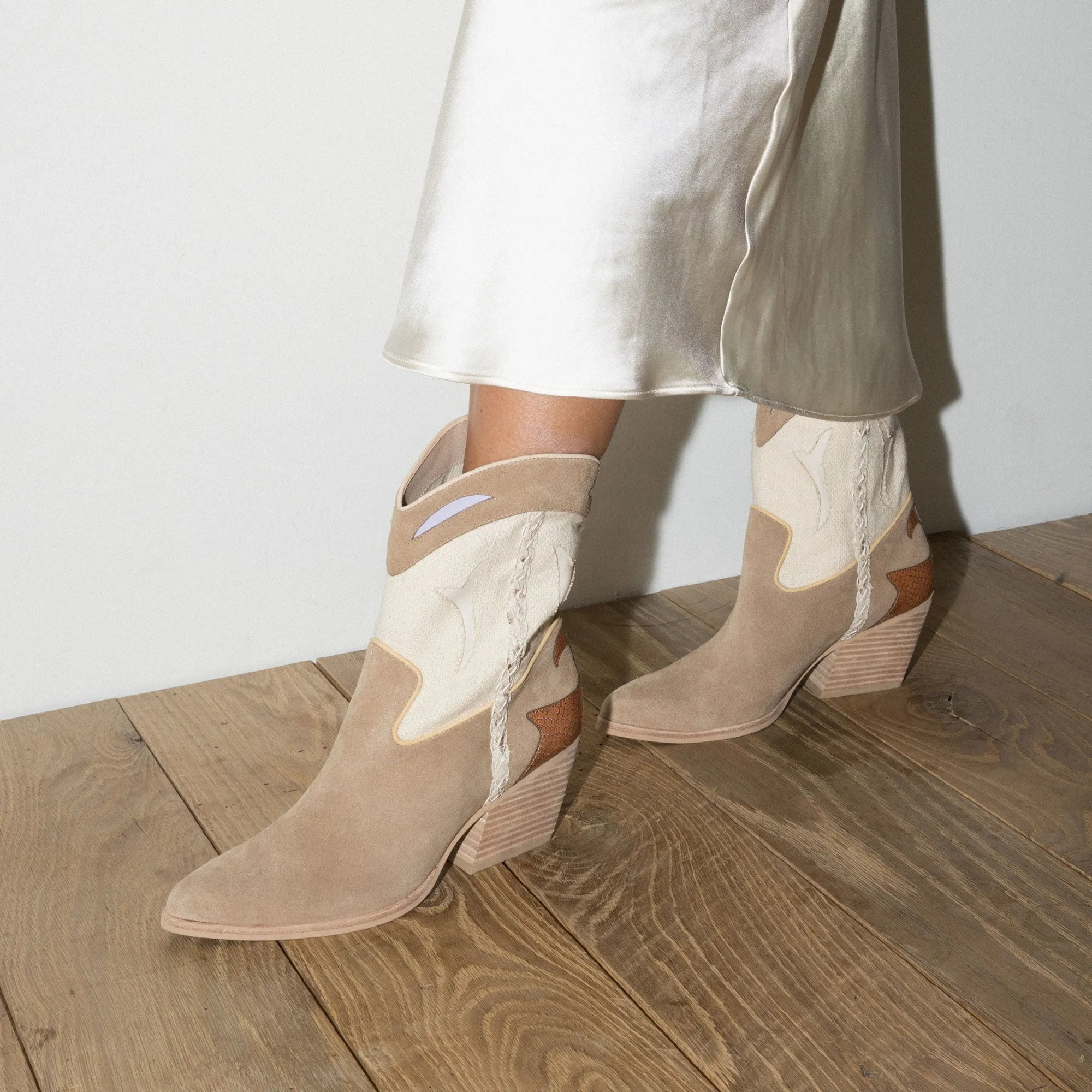 LORAL BOOTIES IN TAUPE MULTI SUEDE - re:vita