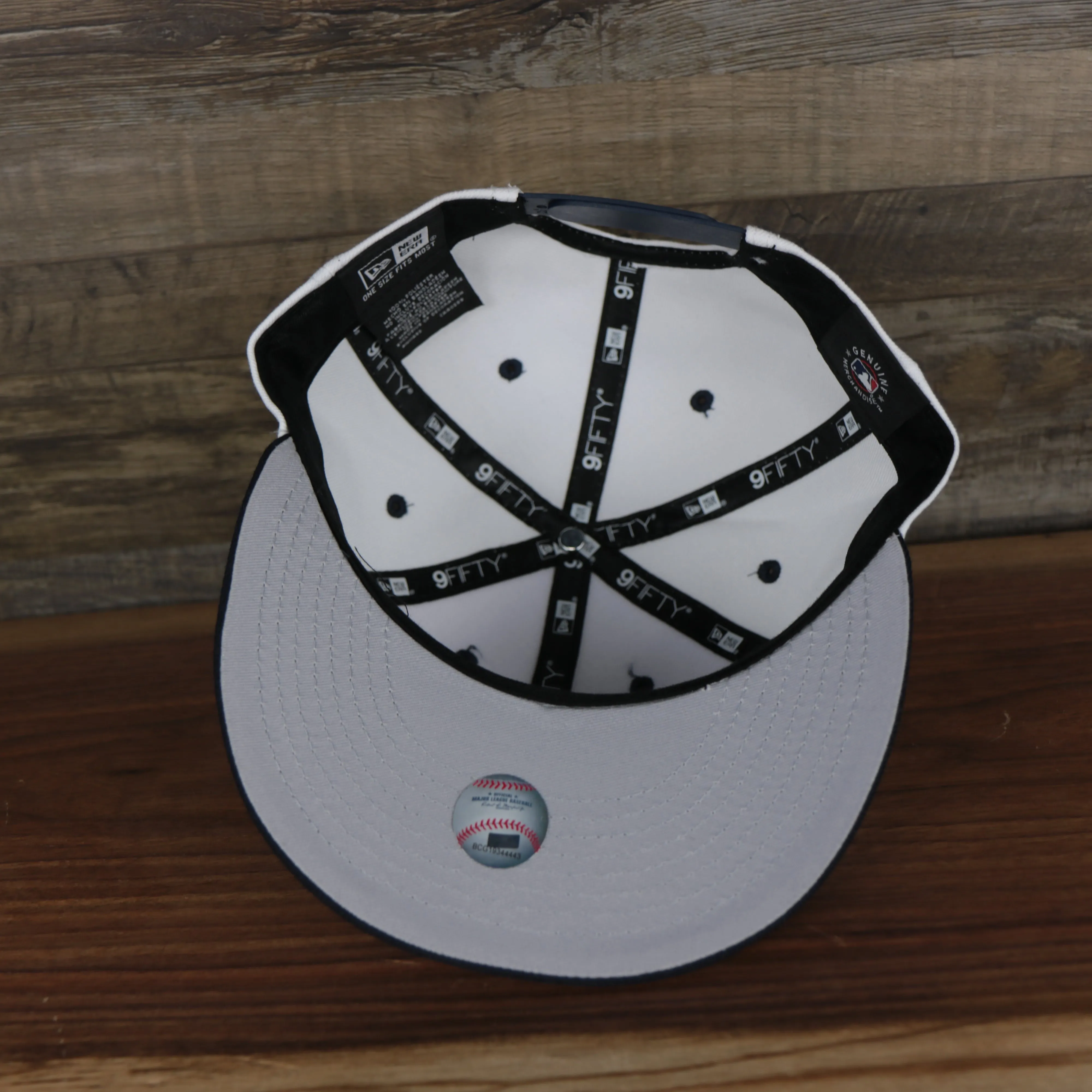 New York Yankees Retro 9Fifty Grey Bottom Snapback | White