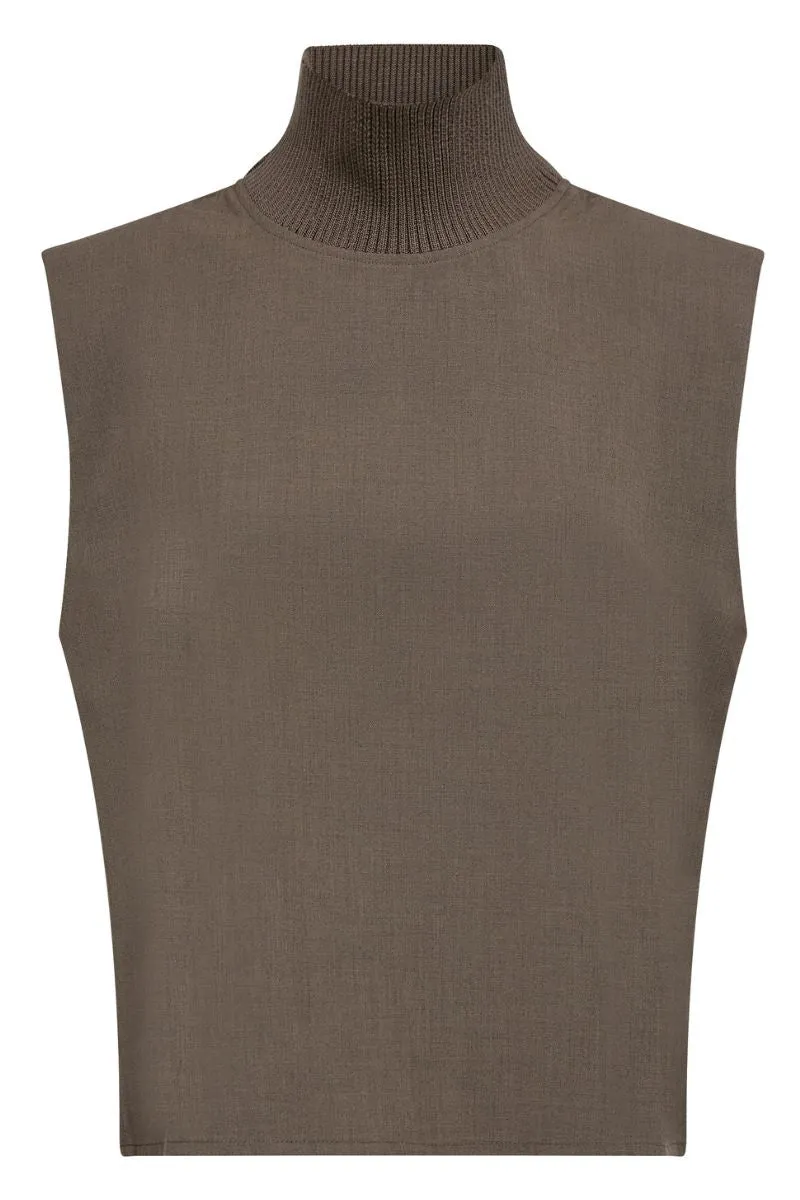 Vida Rib Turtleneck Vest | Walnut | Top fra Co'couture