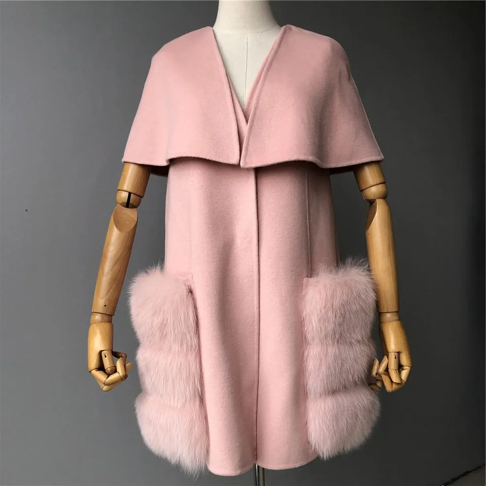 Women's sleeveless jacket with a shawl, with a pocket made of natural fur