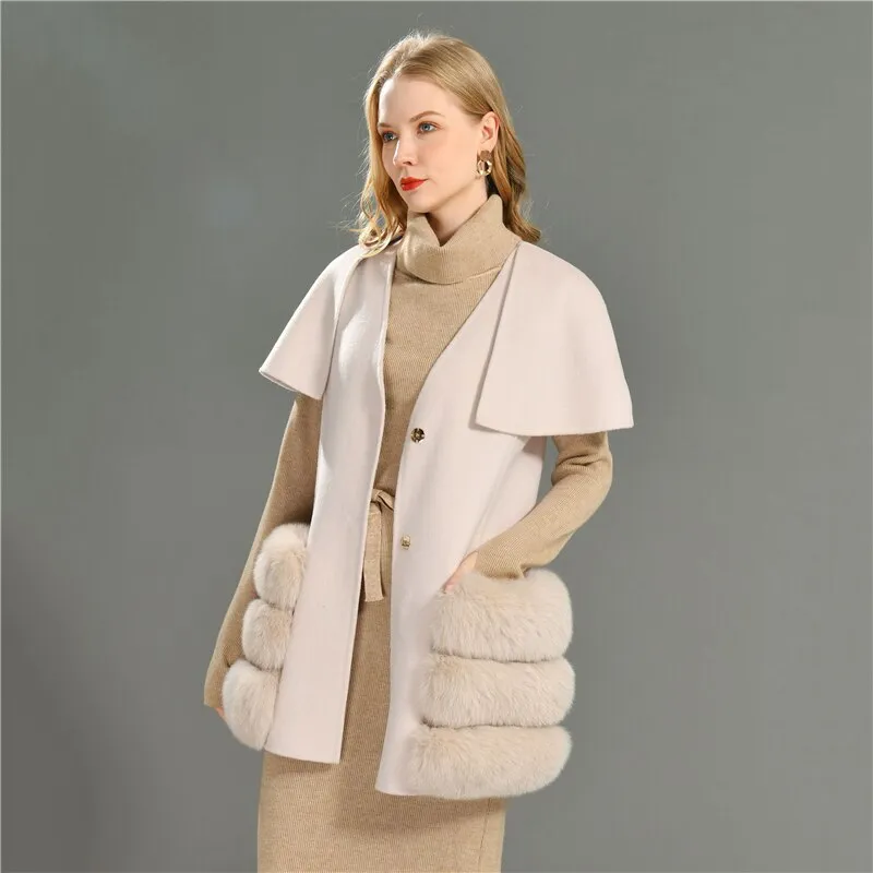 Women's sleeveless jacket with a shawl, with a pocket made of natural fur