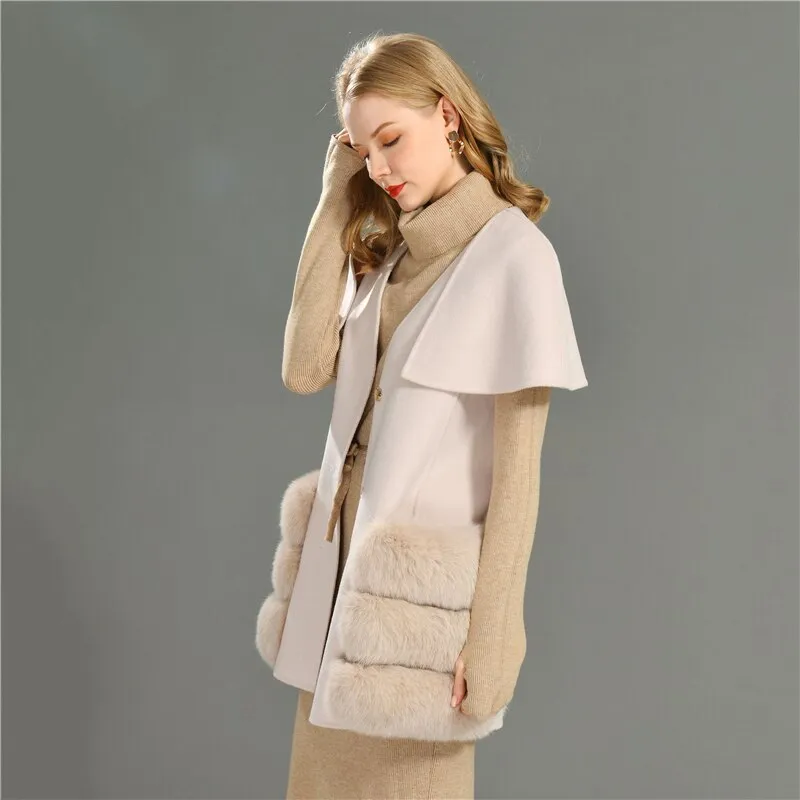 Women's sleeveless jacket with a shawl, with a pocket made of natural fur