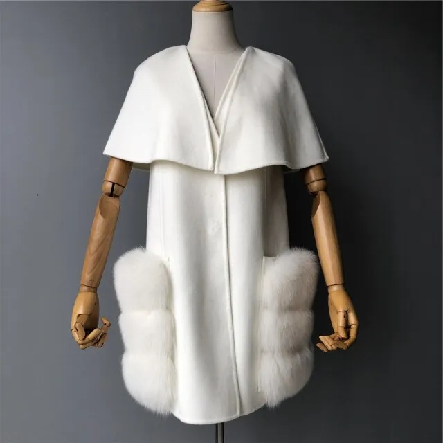 Women's sleeveless jacket with a shawl, with a pocket made of natural fur