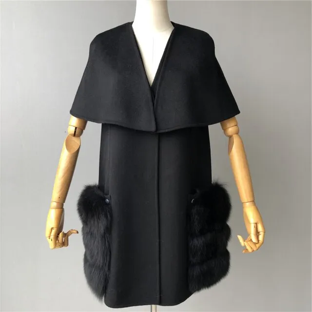 Women's sleeveless jacket with a shawl, with a pocket made of natural fur